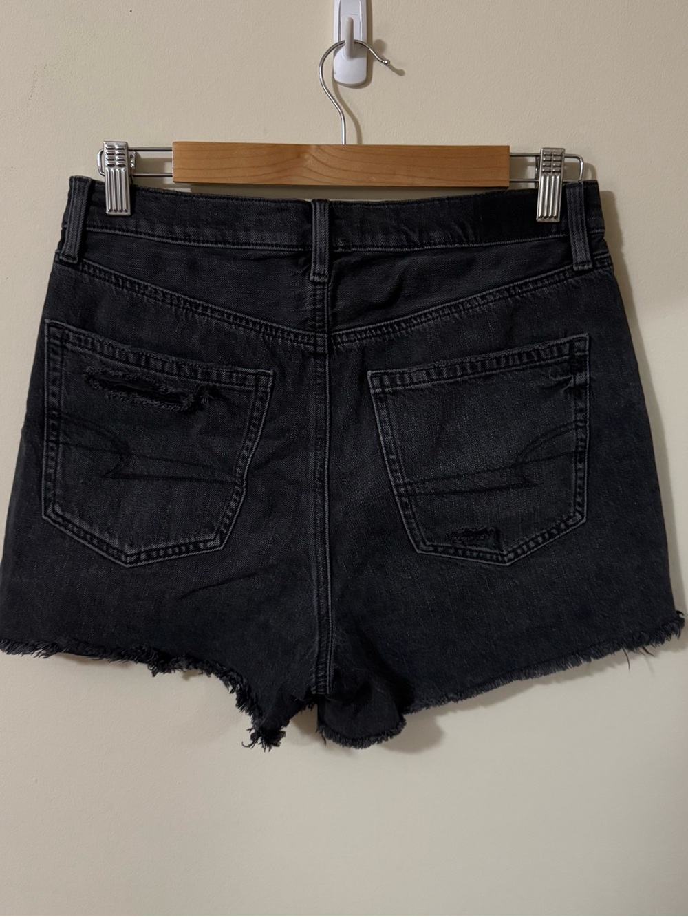American Eagle Black Highest Rise 90s Boyfriend Short Size 6 Distressed - Picture 4 of 7